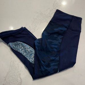 Lululemon crop leggings.